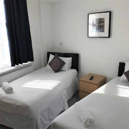 Tbh Hotel Barking  Esterno foto