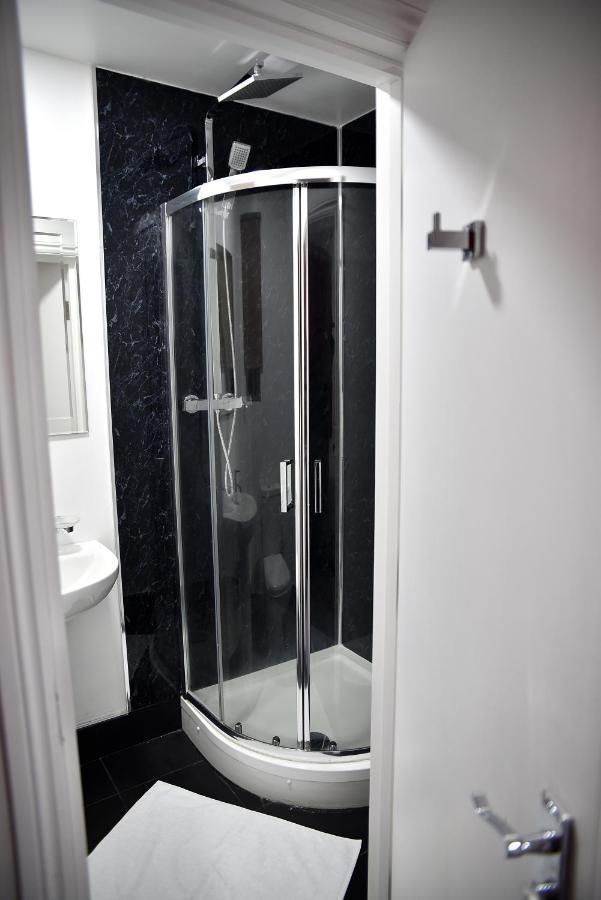 Tbh Hotel Barking  Esterno foto